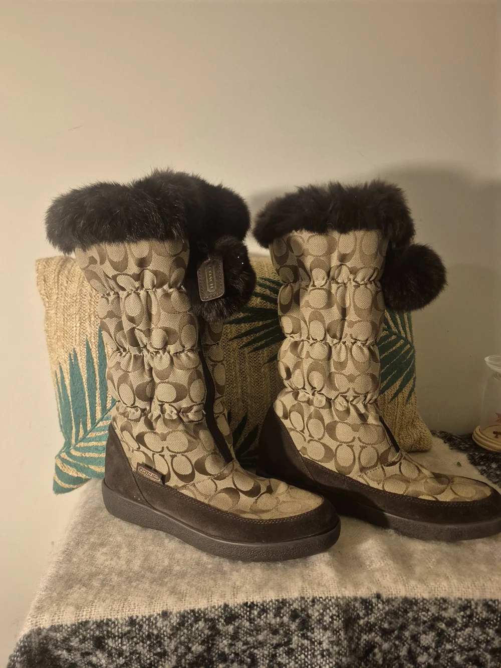 Coach Theona Signature Jaquard Fur Trim Zip Brown Winter Boots Women's Size 8.5B